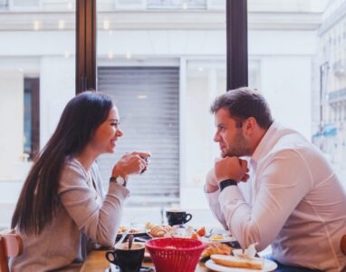 Как еще в ресторане понять, что мужчина — плохой любовник: сексолог развеяла три мифа